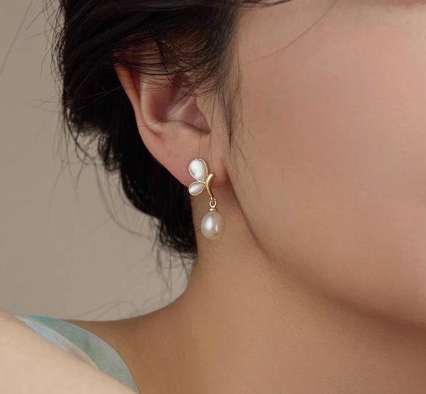 White butterfly shell niche earrings