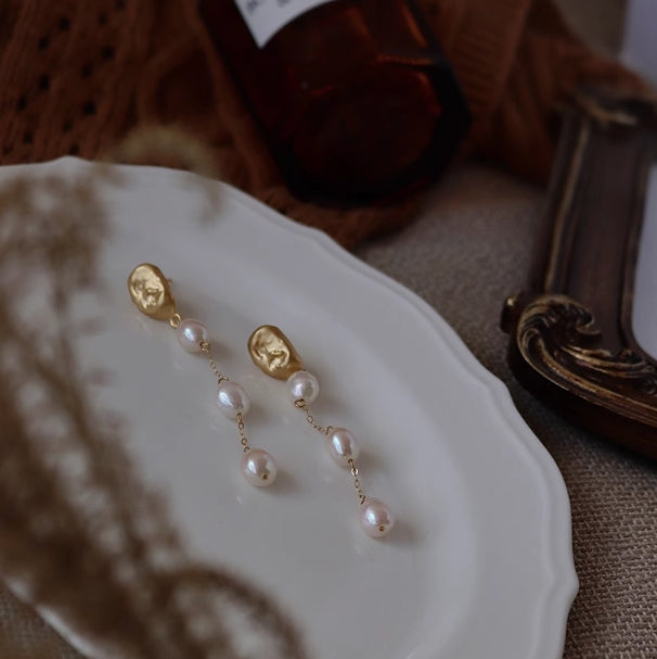 Retro and versatile long pearl earrings