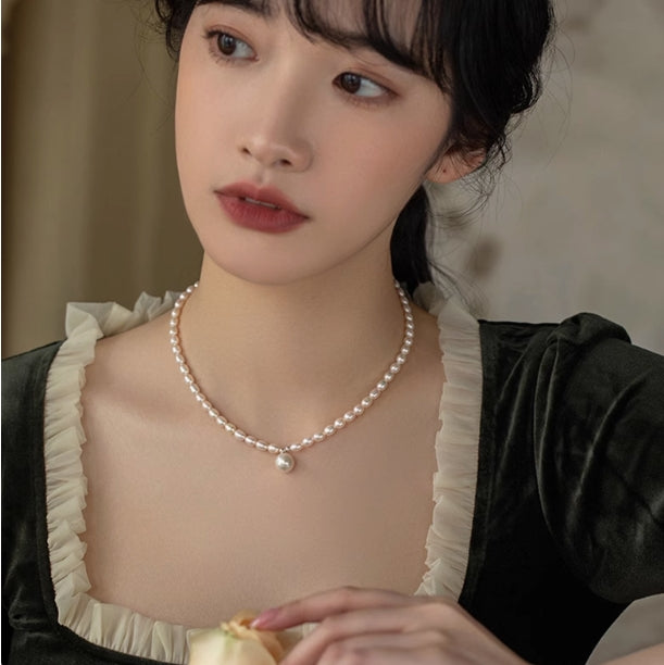 Wrinkled Freshwater Bright Pearl Necklace