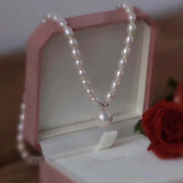 Wrinkled Freshwater Bright Pearl Necklace