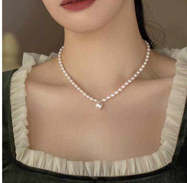 Wrinkled Freshwater Bright Pearl Necklace