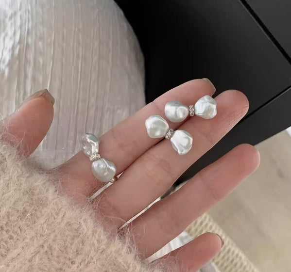 Cute and elegant bow keshi baroque pearl ring