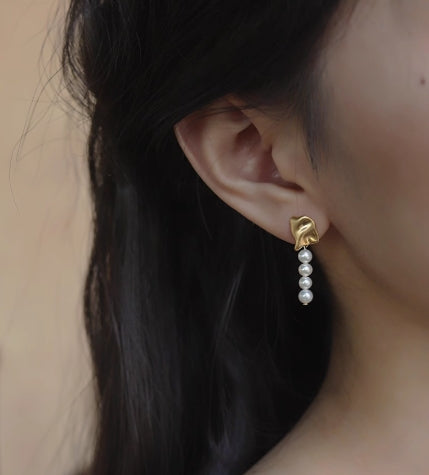 Baroque Asymmetric Rice Pearl Stud Earrings
