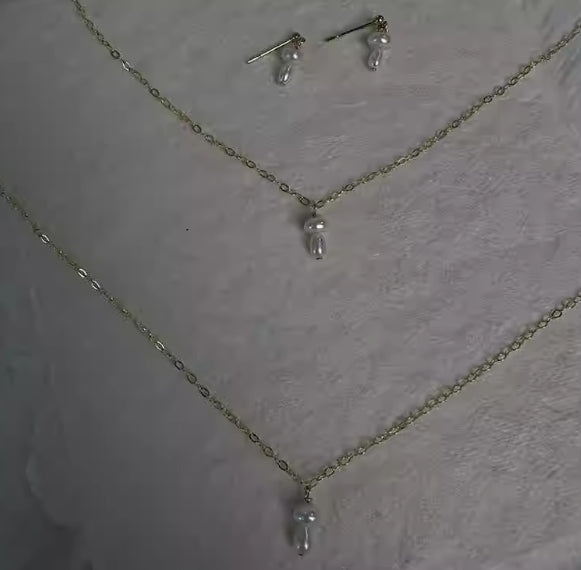 Small mushroom freshwater pearl clavicle necklace