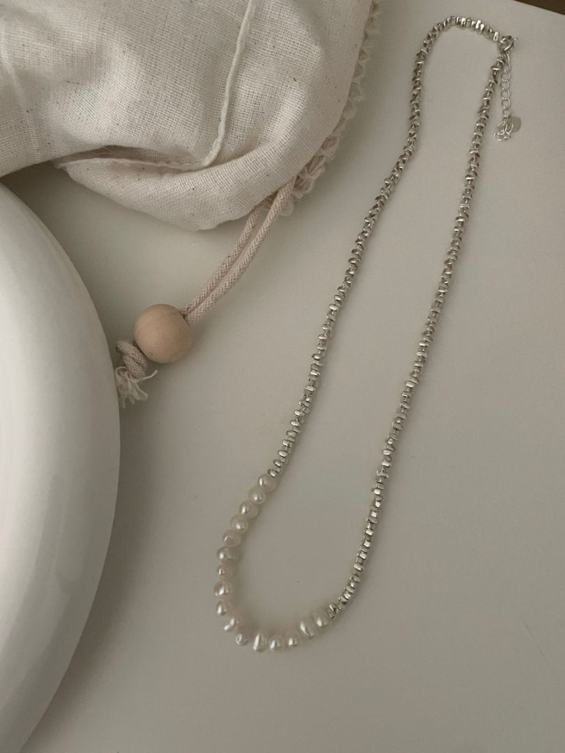 Broken silver flat bead Pearl necklace