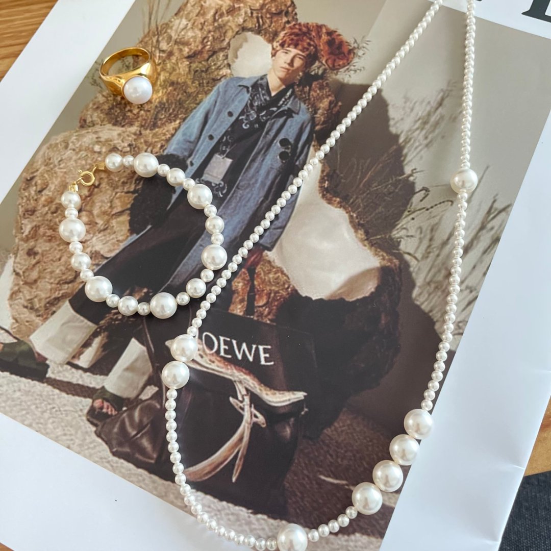 Large and small beaded pearl necklace