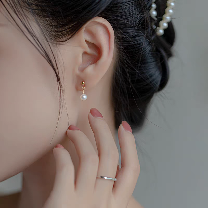 Daily one freshwater pearl earrings