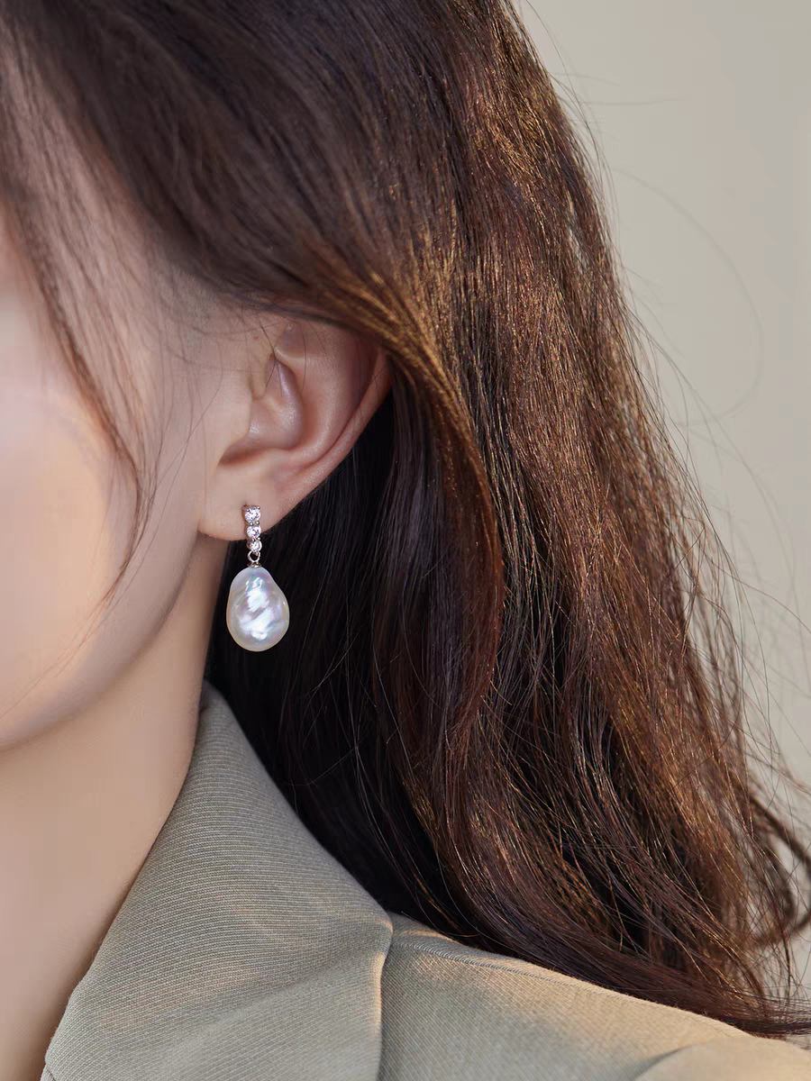 Crocus pearl earrings