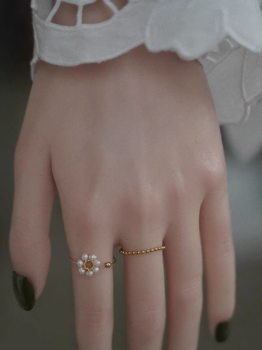 Little daisy pearl ring