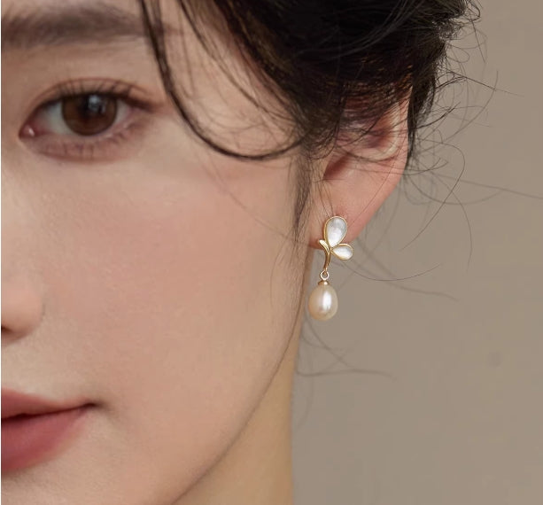 White butterfly shell niche earrings