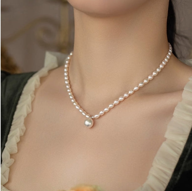 Wrinkled Freshwater Bright Pearl Necklace