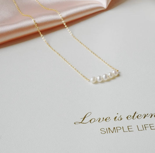 Smiling clavicle freshwater pearl necklace