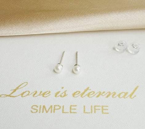 Natural freshwater pearl earrings