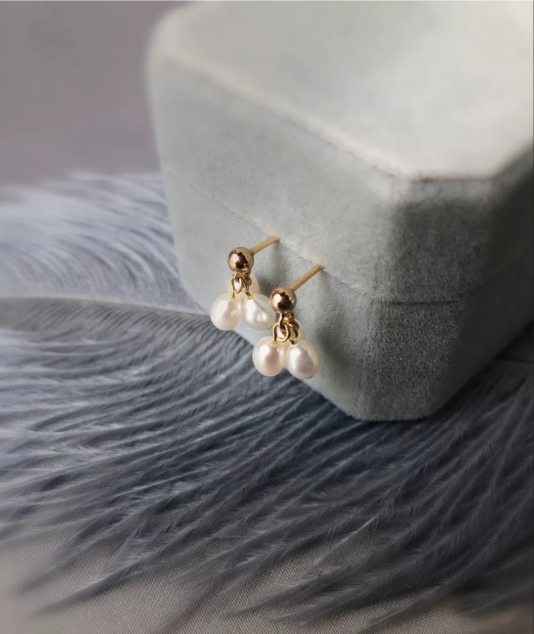 Threepearl Minimalist pearl Studs