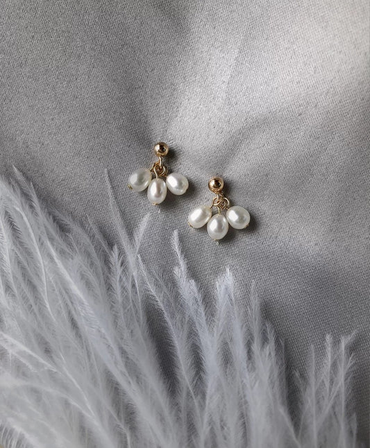 Threepearl Minimalist pearl Studs