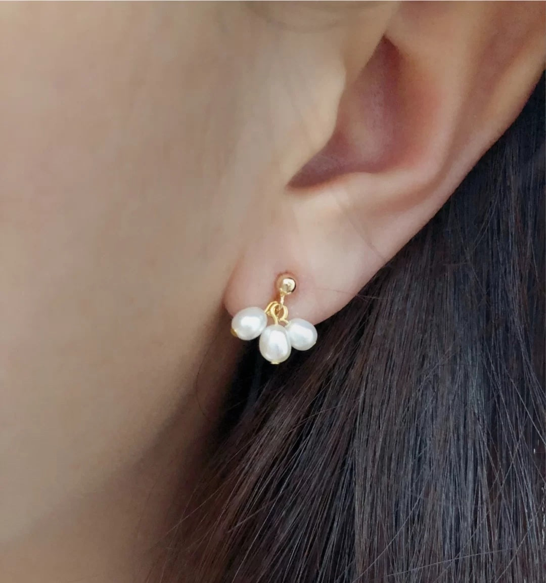 Threepearl Minimalist pearl Studs