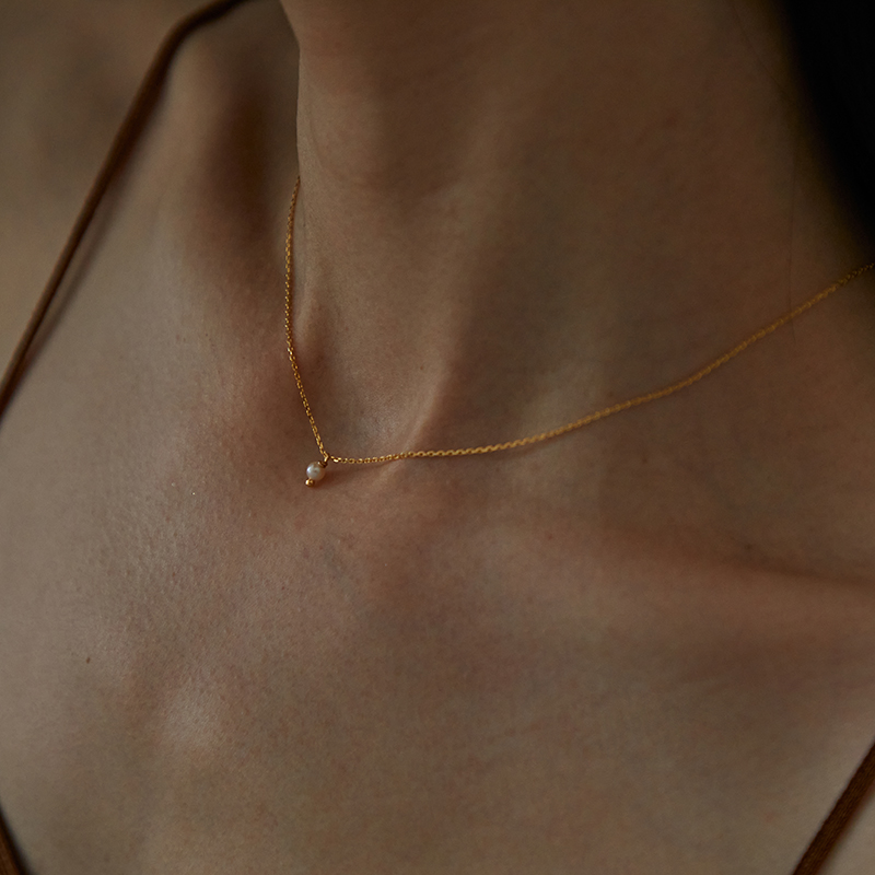 Only one pearl necklace