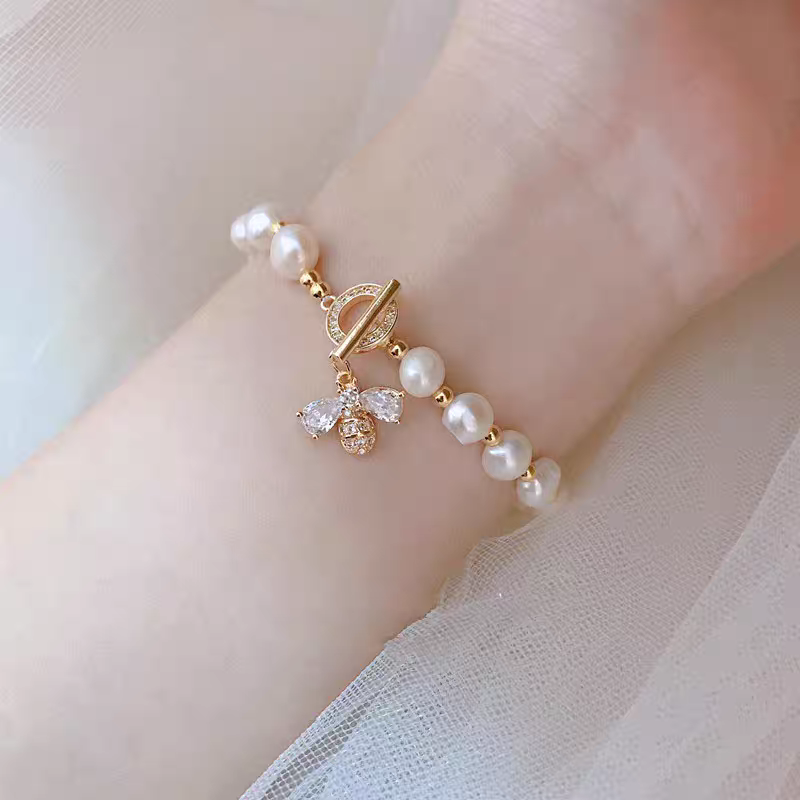 Bee Baroque pearl bracelet