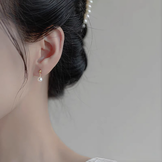 Daily one freshwater pearl earrings