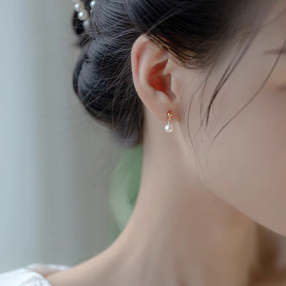 Daily one freshwater pearl earrings