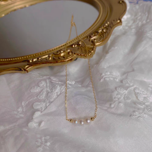 Special Crous pearl necklace