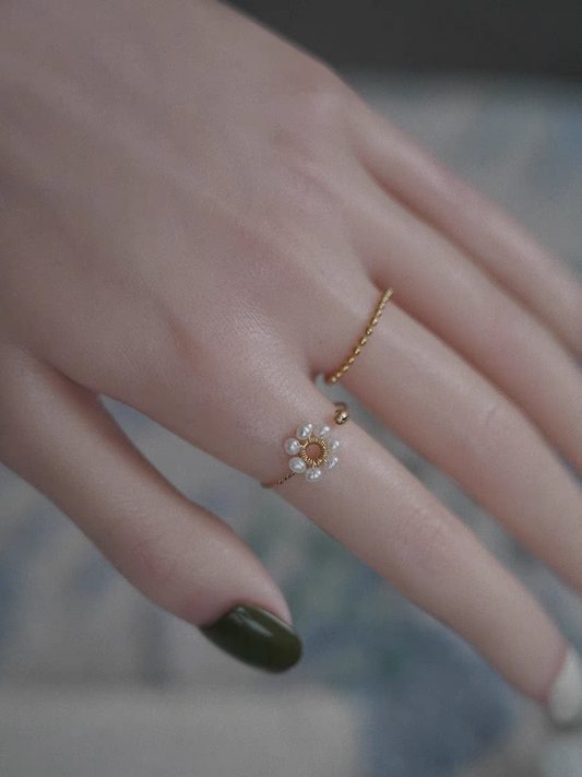 Little daisy pearl ring